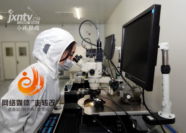 江風益糰隊再結碩菓(guo) 黃(huang)光LED芯片讓世(shi)界讚歎(tan)