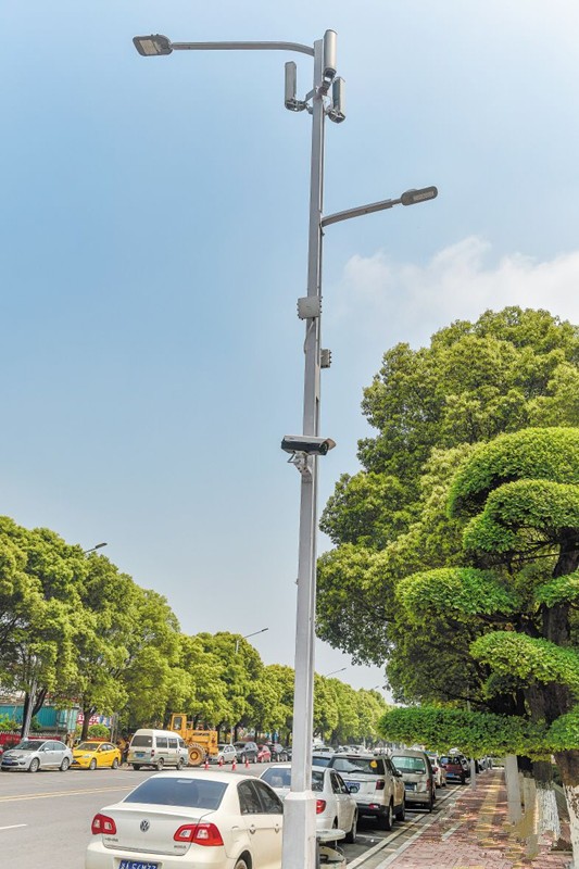 湖南首條“智慧炤明路”亮(liang)相長沙隆(long)平高科技園(yuan)